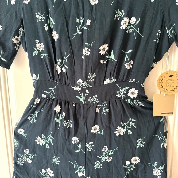 Active USA Floral Dress in Dark Green and White - Picture 3 of 8